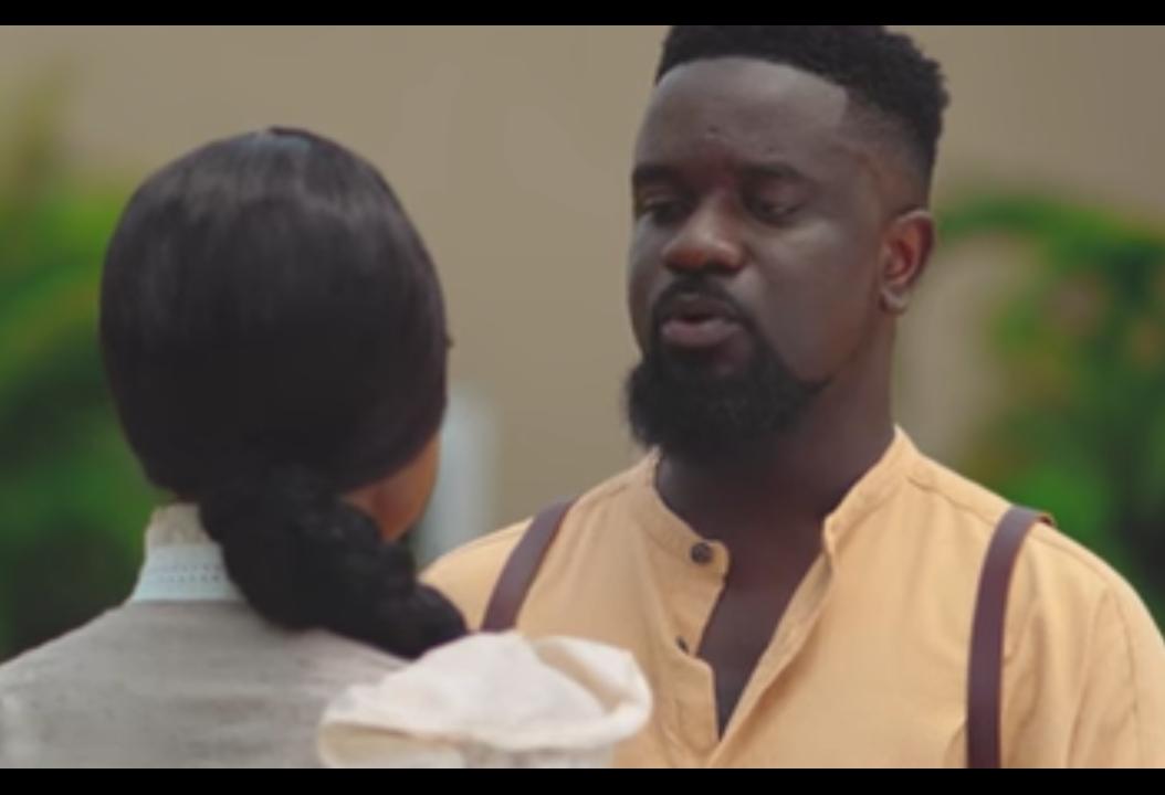 Video: Fan Disagrees With Sarkodie Over His Saara Song