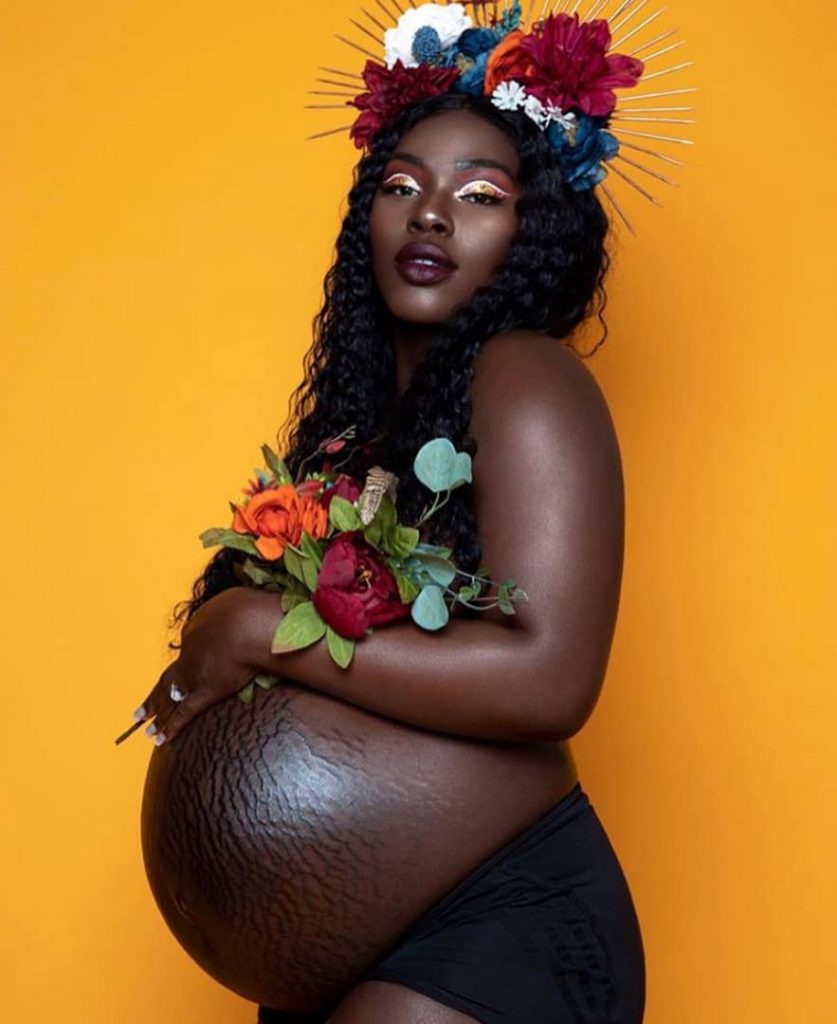 Lady Breaks The Internet With Half Naked Maternity Photos. 4 » Tech And Scholarship Updates
